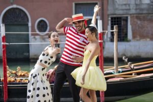 ‘netflix’-publikon-trailerin-zyrtar-te-sezonit-te-ri-te-“emily-in-paris”:-emily-zhvendoset-ne-itali