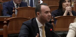 “mediat-boterore-po-flasin-per-‘kayo’-n-e-ballukut”,-balliu:-ku-e-keni-ministren-e-pandehur?-hiqini-qafe-hajdutet!