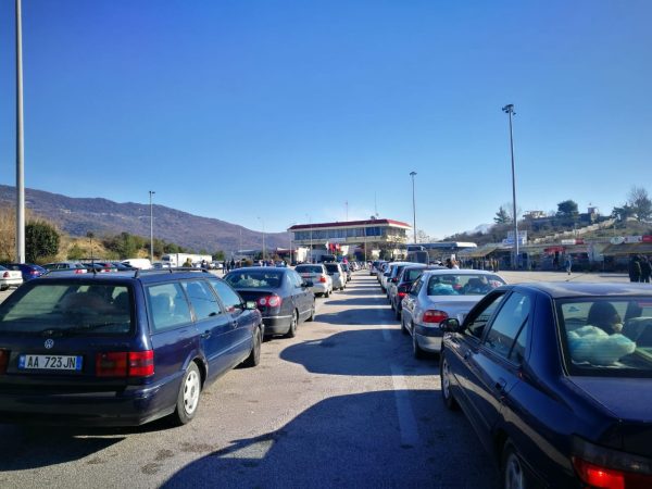 fermeret-greke-vijojne-protestat/-kakavije-janine-serish-e-bllokuar