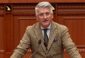 video/-gjekmarkaj-akuza-ne-kuvend:-te-pandehur-jane-rama-balluku-dhe-e-gjithe-qeveria.-e-verteta-e-zgjedhjeve-po-del-nga-tuneli-i-llogarase