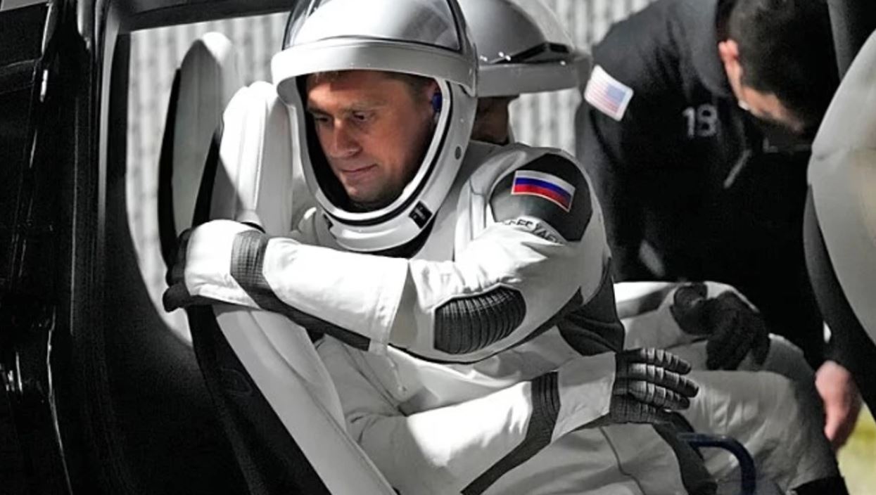 kozmonauti-rus-perjashtohet-per-spiunazh/-kapet-duke-fotografuar-materiale-te-ndjeshme-te-spacex