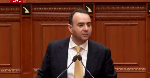 “qeveria-e-ka-kthyer-vendin-ne-narkoshtet”,-balliu:-policia-e-lidhur-me-krimin-e-organizuar,-merr-masa-vetem-per-monopatinat