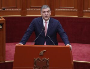 “ilir-meta,-me-shume-se-nje-vit-i-burgosur-politik”,-blushi:-i-kane-mohuar-takimet-me-familjen-dhe-drejtuesit-e-partise!-te-reagohet-ndaj-kesaj-sjelljeje