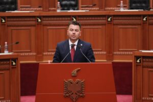 “12-vjet-jemi-ende-me-hapin-e-njeriut,-rama-dikur-ankohej-per-rruget”,-erald-kapri:-pese-projekte-kane-shkuar-1-mld-euro,-te-gjitha-po-hetohen-nga-spak