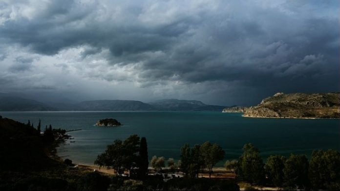 greqi,-“kod-i-kuq”-ne-nente-rajone-me-shira-te-rrembyeshem-dhe-erera-te-forta