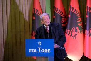 berisha:-nuk-eshte-beteje-per-partine,-por-per-shqiperine,-kjo-foltore-eshte-edhe-per-te-shpetuar-familjen.-ky-regjim-eshte-nje-kalbesire-dhe-ne-duhet-ti-pervishemi-qe-te-bjere