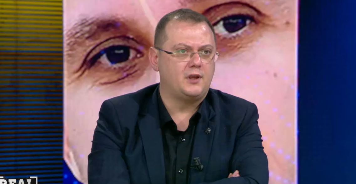 indrit-hoxha:-po-diskutohet-per-ta-ndare-kryesine-e-pd-nga-grupi-parlamentar