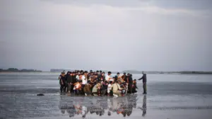 rojet-bregdetare-shpetojne-45-emigrante-te-parregullt-ne-afersi-te-lampeduses,-pese-te-zhdukur