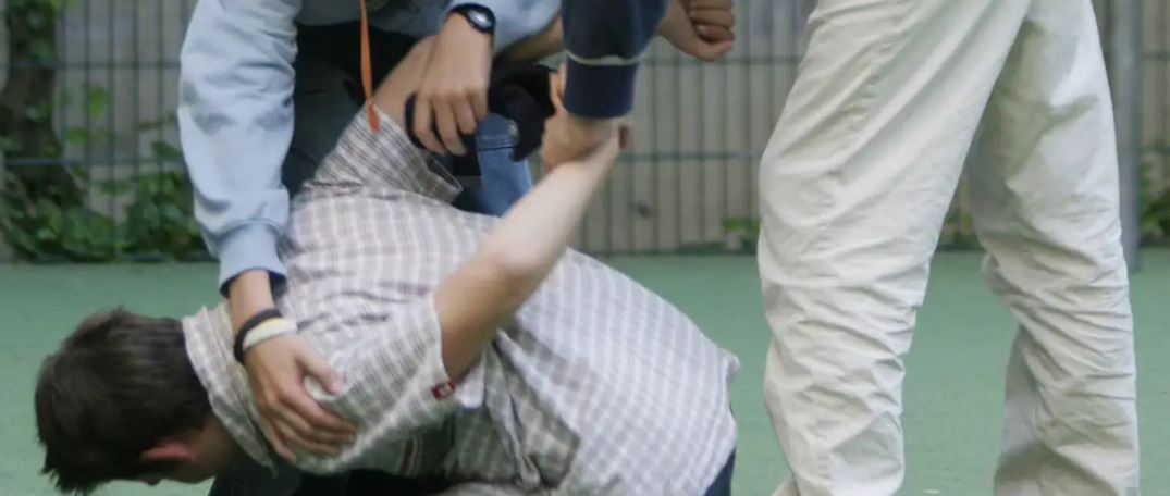 islamizmi,-edhe-ekstremizmi-i-krahut-te-djathte,-po-terheqin-gjithnje-e-me-shume-te-mitur/-te-rinj,-ekstreme-dhe-te-dhunshem,-cilat-jane-arsyet?