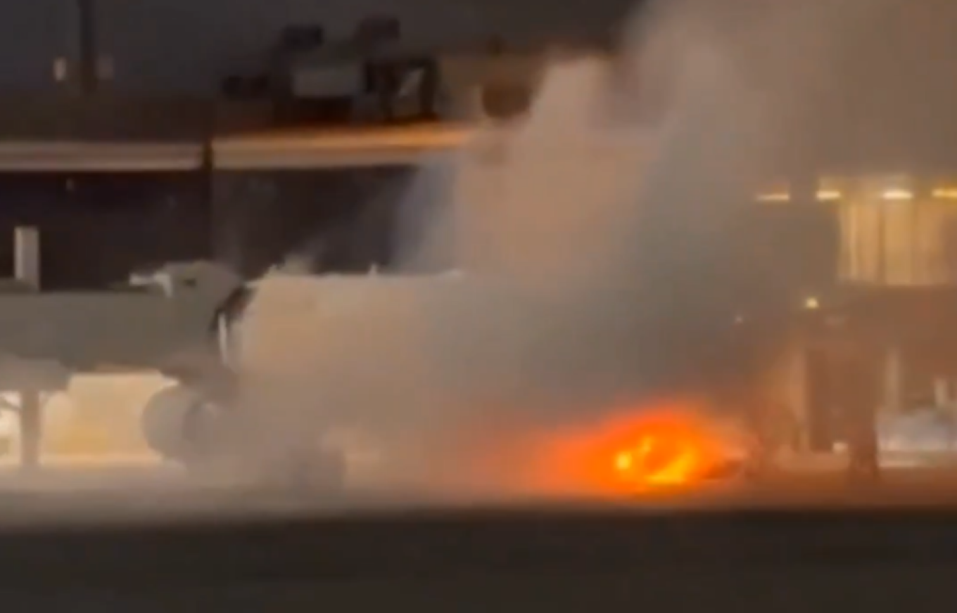 panik-ne-aeroportin-brazilian/-zjarr-ne-makinen-e-bagazheve,-tymi-futet-ne-avionin-airbus-a320,-tmerrohen-pasagjeret