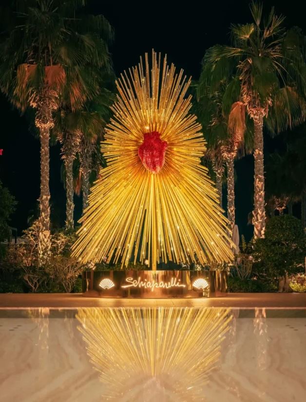 bredhi-schiaparelli-i-krishtlindjeve-s’i-ngjan-fare-tradicionalit!