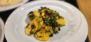 tave-tradicionale-me-patate,-kopsa-te-kripura-me-djathe-dhe-oshmare/-recetat-e-dites