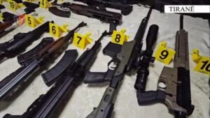 trafikuan-arme-nga-kosova-ne-shqiperi,-prokuroria-tirane-dergon-ne-gjykim-8-persona