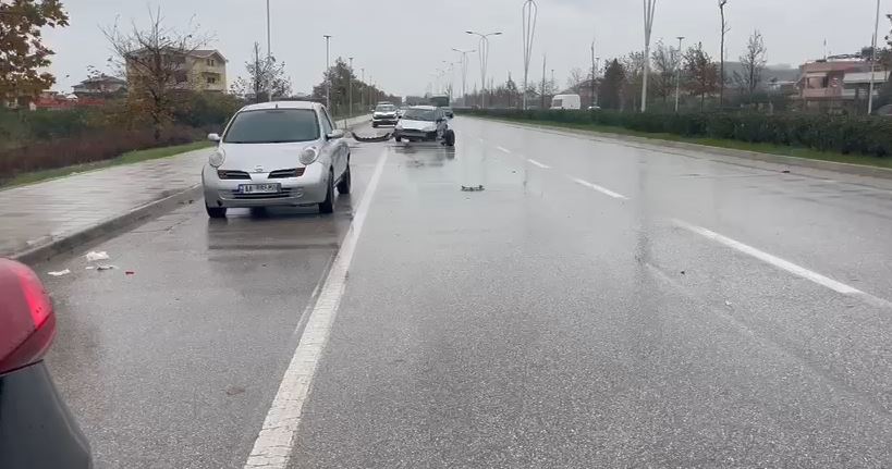 video/-aksident-ne-hyrje-te-vlores,-plagosen-dy-persona