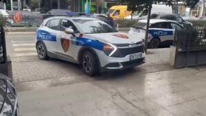 i-vodhi-varesen-e-floririt -nje-gruaje-ne-rruge/-kamez,-arrestohet-36-vjecari