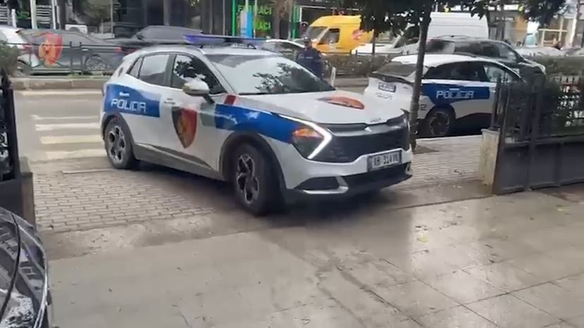 i-vodhi-varesen-e-floririt -nje-gruaje-ne-rruge/-kamez,-arrestohet-36-vjecari