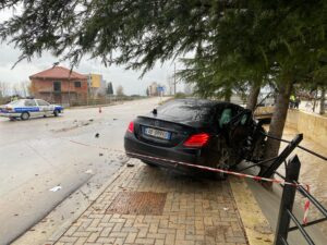 aksident-i-dyfishte-ne-pogradec-tushemisht,-tre-persona-te-plagosur