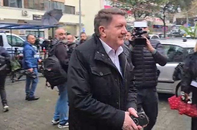 video/-gazetari-i-njohur-nga-kosova,-milaim-zeka-paraqitet-ne-spak