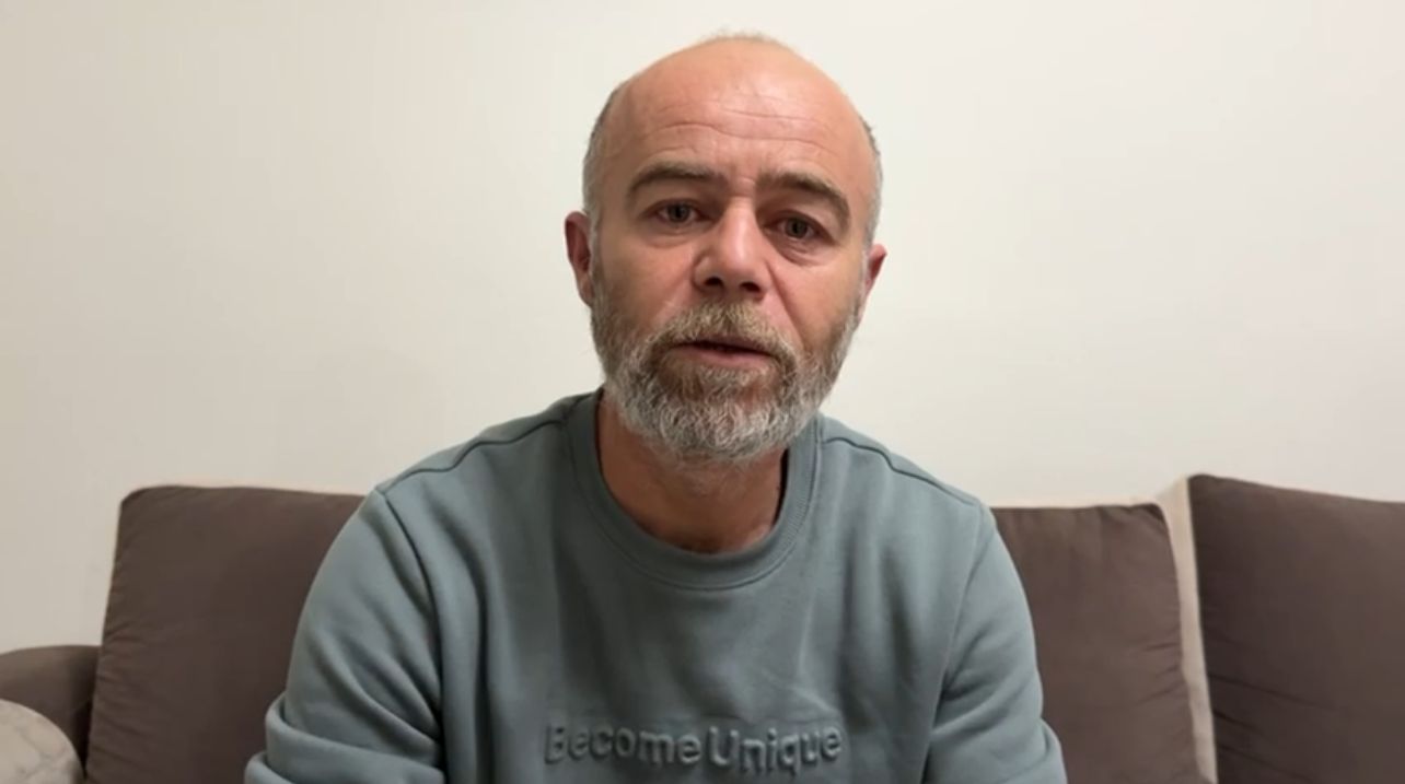 vrasja-e-14-vjecarit-ne-maliq,-flet-babai-i-viktimes:-jemi-te-shkaterruar!-nuk-e-kuptojme-si-u-liruan-familjaret-qe-ndihmuan-autorin