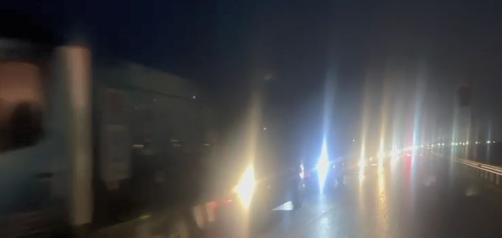 video/-trafik-i-renduar-ne-autostraden-tirane-elbasan,-radhe-kilometrike-nga-tuneli-i-kerrabes-deri-ne-bradashesh