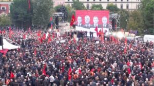 protesta-e-uck-ndan-shqiptaret/-shkup,-mbeshtetje-nga-ali-ahmeti,-vlen:-perdoret-politikisht