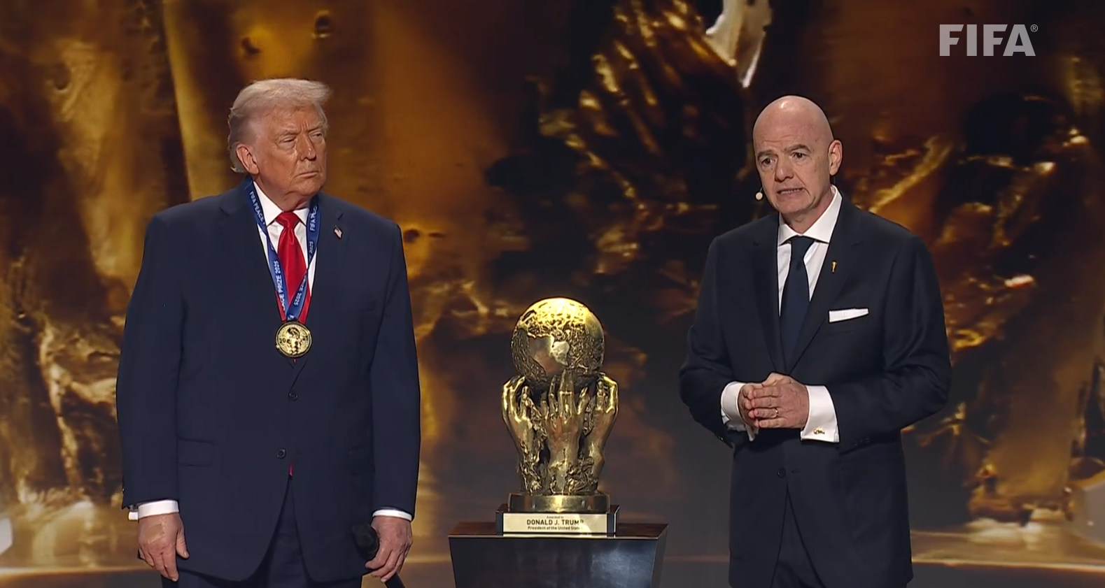 hedhja-e-shortit-te-boterorit,-donald-trump-vleresohet-me-“cmimin-e-paqes”-nga-kreu-i-fifa