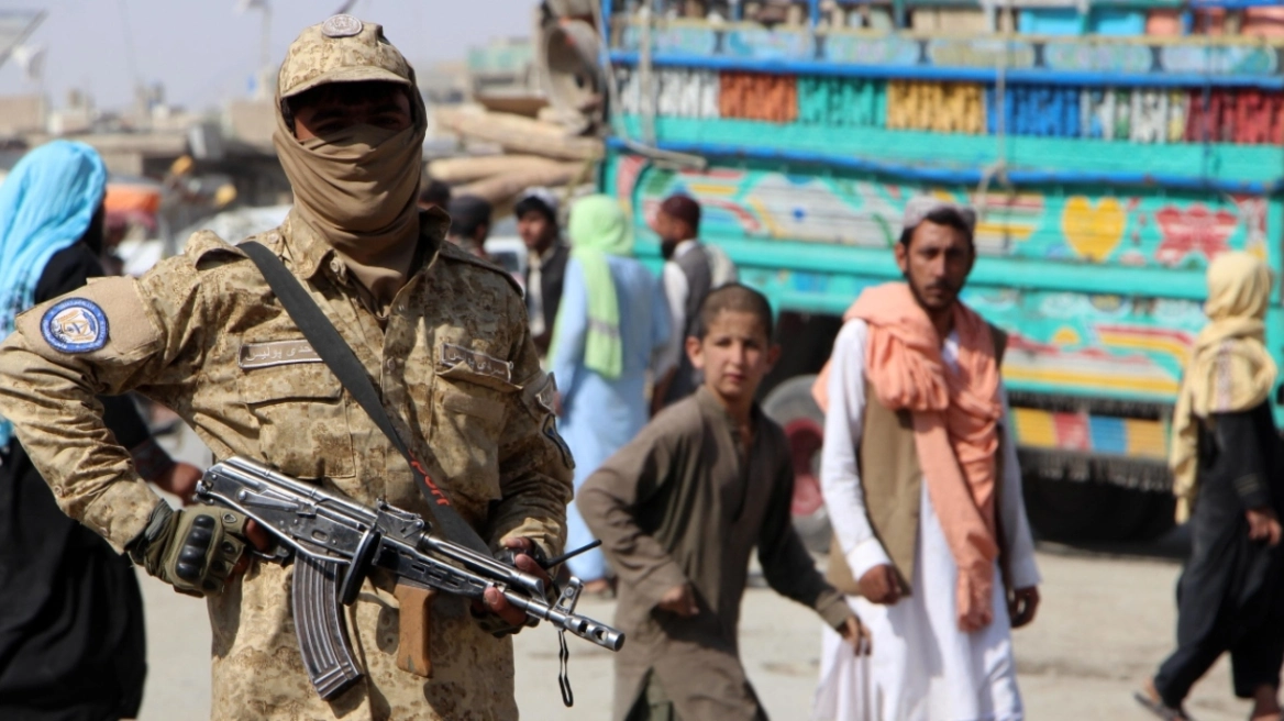 shkembim-zjarri-ne-kufirin-afganistan-pakistan,-kater-te-vrare