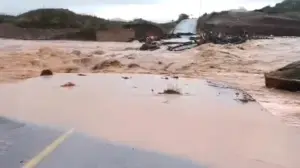 video/-permbytje-masive-ne-greqi,-lumi-enipea-del-nga-shtrati,-evakuohen-banoret