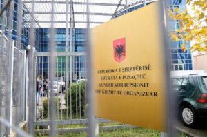 falsifikim-dokumentesh,-grup-kriminal-e-trafikim-emigrantesh/-gjkko-pranon-kerkesen-e-spak,-kalon-per-gjykim-grupin-me-32-anetare