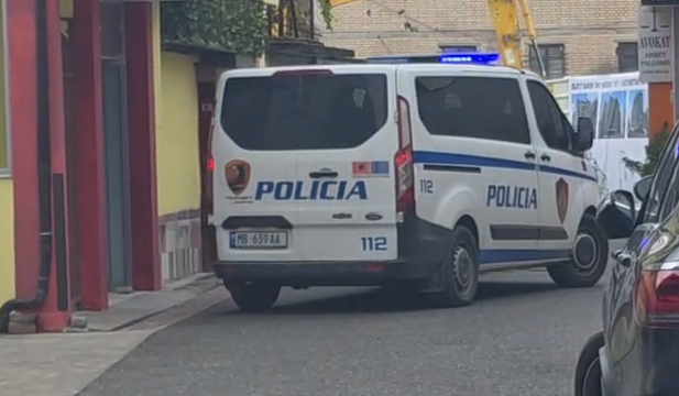 vrasja-e-edmond-hykes/-elbasan,-mberrin-ne-gjykate-nevzat-spaho,-pritet-masa-e-sigurise