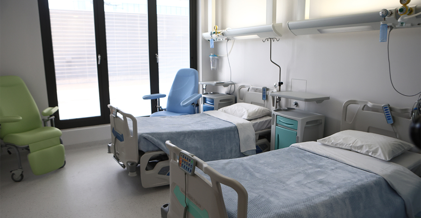 tragjedi-ne-zakynthos/-femije-18-muajsh-me-baba-shqiptar-sulmohet-per-vdekje-nga-pit-bulli