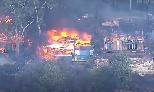 zjarre-gjigante-perfshijne-australine,-evakuime-masive-dhe-rrezik-ekstrem-ne-veri-te-sidneit