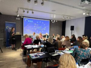 deputetja-dhe-drejtuesja-e-forumit-te-gruas-ne-pd-albana-vokshi,-rizgjidhet-si-zv/presidente-e-epp-women:-sfide-dhe-pergjegjesi