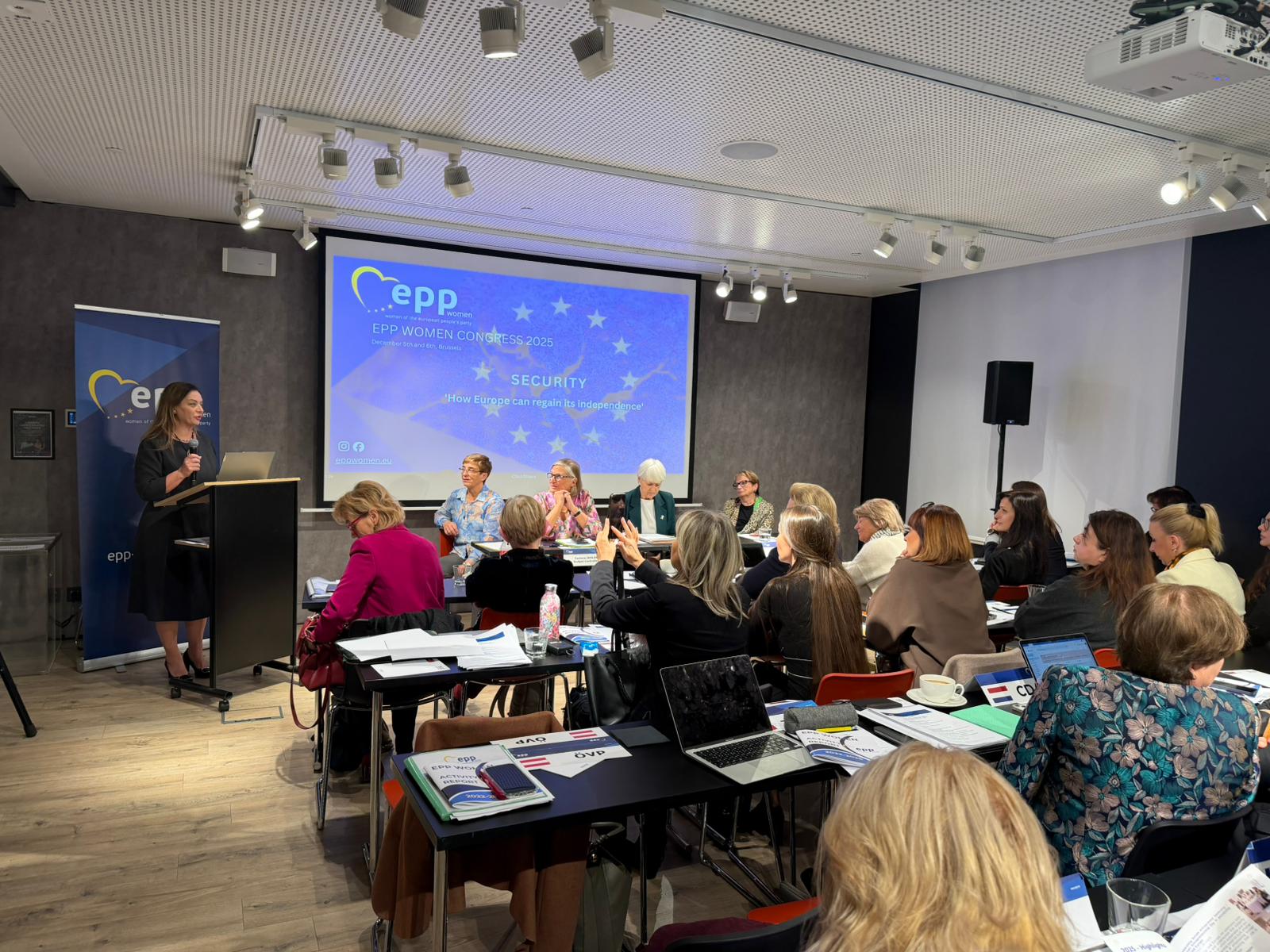 deputetja-dhe-drejtuesja-e-forumit-te-gruas-ne-pd-albana-vokshi,-rizgjidhet-si-zv/presidente-e-epp-women:-sfide-dhe-pergjegjesi