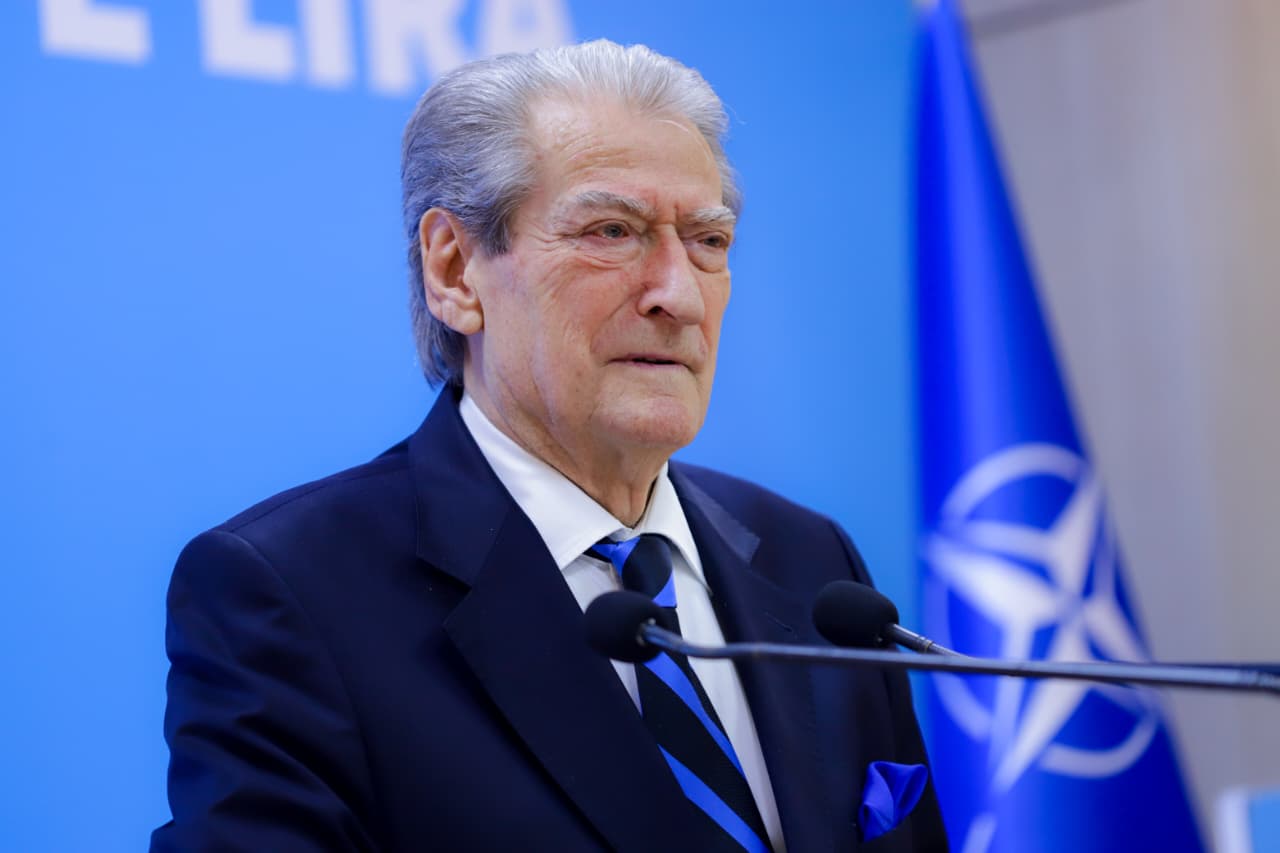 berisha-pret-doktorin/-takon-alimehmetin-ne-zyre-pas-foltores-ne-durres,-salianji-jashte