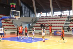 flamurtari-i-pathyeshem-mposht-serish-partizanin,-vllaznia-fiton-sfiden-me-studentin