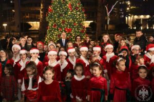 atmosfere-magjike-ne-presidence-gjate-ndezjes-se-dritave-te-pemes-se-krishtlindjeve