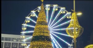 ceremoni-plot-emocion-dhe-ngjyra!-ndizen-dritat-e-pemes-e-vitit-te-ri-ne-disa-qytete