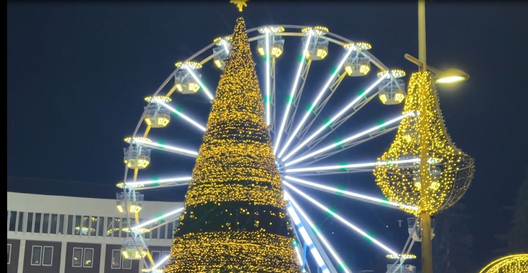 video/-ceremoni-plot-emocion-dhe-ngjyra!-ndizen-dritat-e-pemes-e-vitit-te-ri-ne-disa-qytete