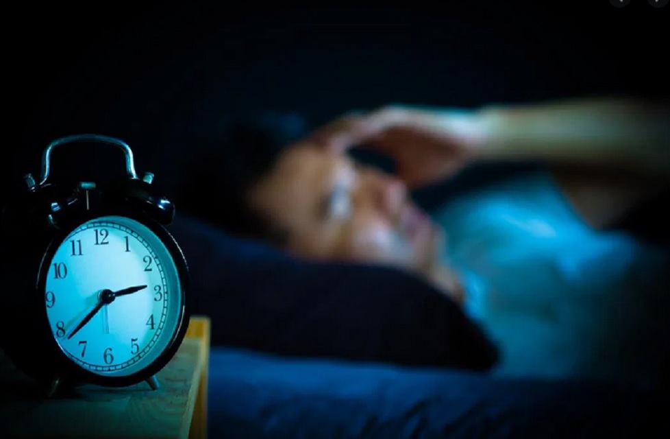 te-fjeturit-me-pak-se-gjashte-ore-gjume,-rrit-rrezikun-e-demences-me-30%