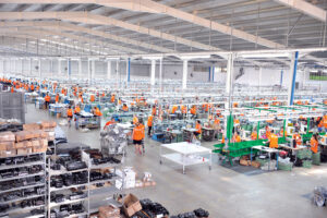 shqiptaret-po-zevendesohen-nga-te-huajt-ne-sektorin-fason!-vala-e-punonjesve-nga-mianmari-“permbyt”-tregun,-ja-pse-preferohen-nga-pronaret