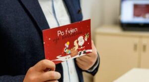 “poli-i-veriut”-dhe-buzeqeshjet-e-vogelusheve/-“po-t’vjen-nje-kartoline”-ne-vitin-e-6,-kristina-dhe-gesjani:-behuni”babagjysh”-per-femijet-prane-jush,-ne-qytet,-lagje-apo-pallat