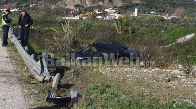 aksident-ne-kthesen-e-cakranit,-furgoni-i-fnsh-perplaset-me-“benz”-in-dhe-perfundon-ne-kanal,-dy-efektive-perfundojne-ne-spital