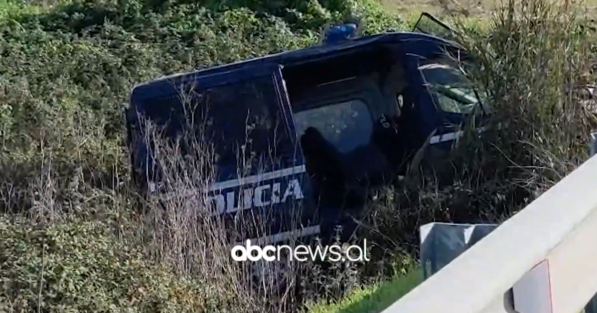 video/-makina-e-efektiveve-te-fnsh-perfshihet-ne-aksident,-kater-te-lenduar,-mes-tyre-tre-police