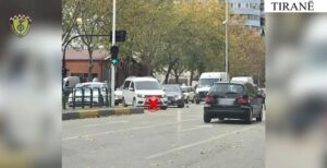 tirane/-policia-rrugore-intensifikon-kontrollet,-136-gjoba-per-parakalime-te-rrezikshme-brenda-48-oresh,-qindra-masa-te-tjera