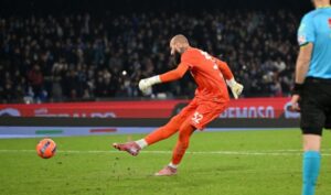 e-“shpoi”-rrjeten,-penalltia-e-portierit-te-napolit-ben-xhiron-e-botes-(video)