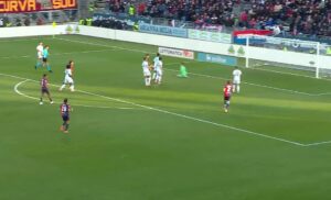 roma-fillon-rreshqitjen,-cagliari-i-shkakton-humbjen-e-dyte-rresht-(video)