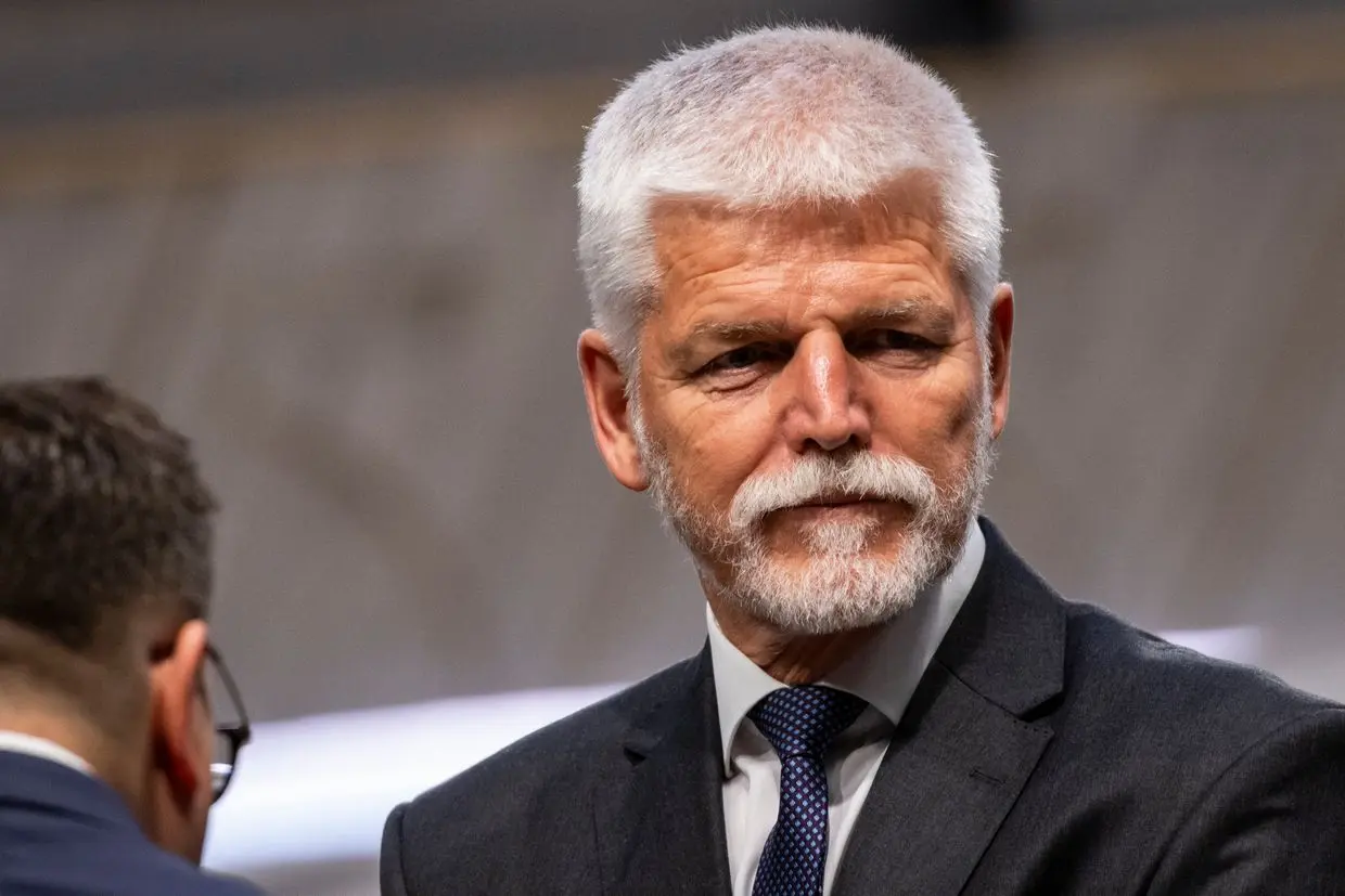 “moska-po-teston-vendosmerine-e-nato-s”,-presidenti-i-cekise:-mund-te-rrezojme-avionet-dhe-dronet-ruse-qe-shkelin-hapesiren-tone