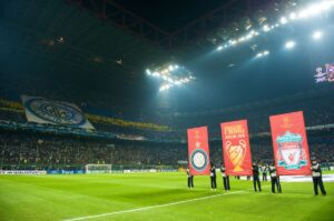 “san-siro”-ne-versionin-“sold-out”-per-inter-liverpool,-zikalterit-“karikohen”-me…-familjet