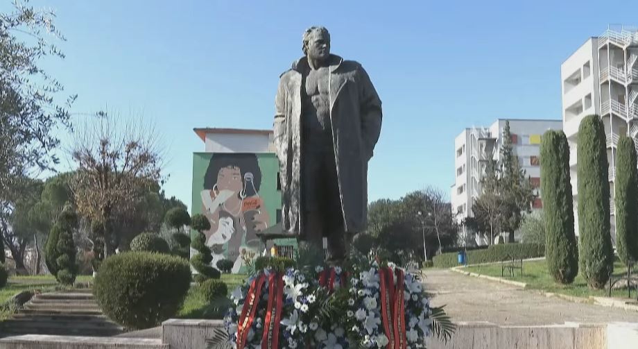 “jeta-e-tim-eti-mes-politikes,-familjes-dhe-sportit”,-djali-i-azemit-kujton-momente-familjare:-nena-ulte-automatin-kur-luante-me-vellane,-dinte-te-ishte-baba-i-dashur